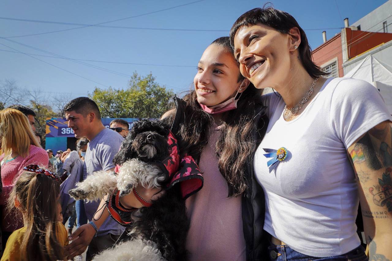 MAYRA JUNTO A MÁS DE 50 MIL VECINOS DISFRUTARON DE LOS FESTEJOS POR EL 356° ANIVERSARIO DE QUILMES (1)