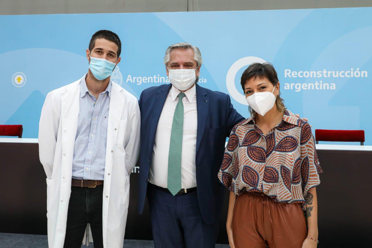 Mayra en anuncio en casa rosada 2