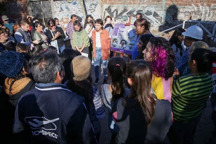 MAYRA Y FERNANDA MIÑO RECORRIERON OBRAS DE CLOACAS Y PAVIMENTACIÓN QUE SE REALIZAN EN EL BARRIO LA RESISTENCIA DE EZPELETA OESTE 1