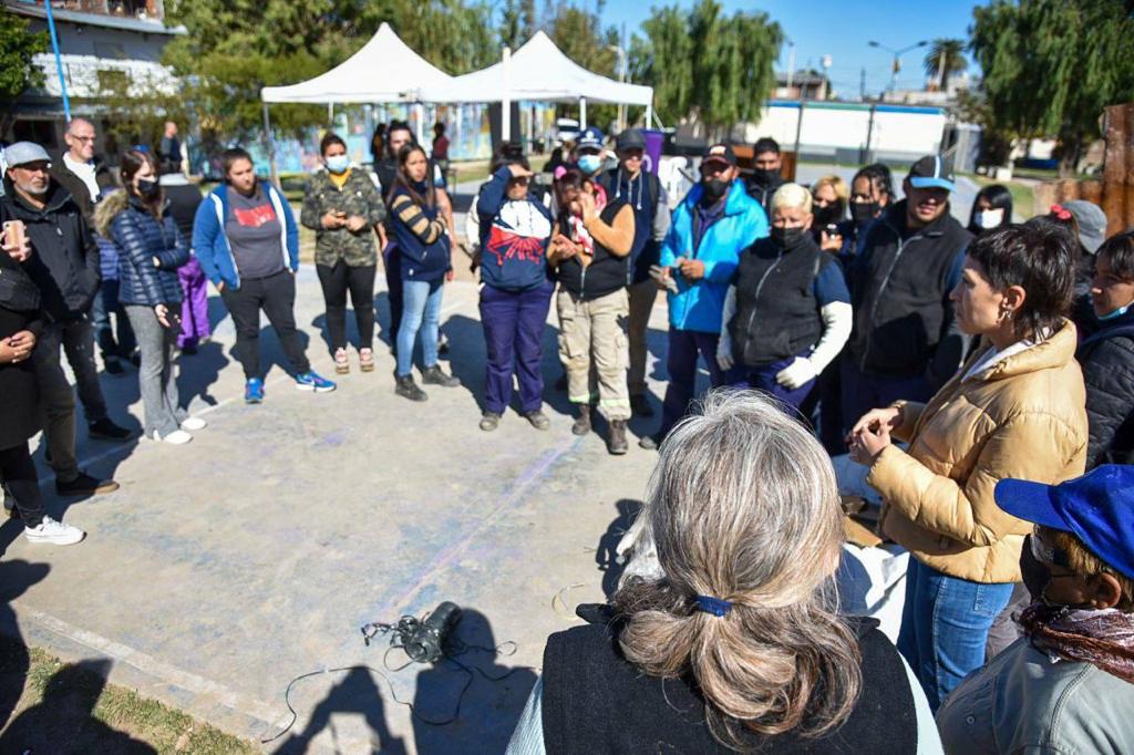 MAYRA EN JORNADA DE ZOONOSIS EN VILLA ITATÍ 2