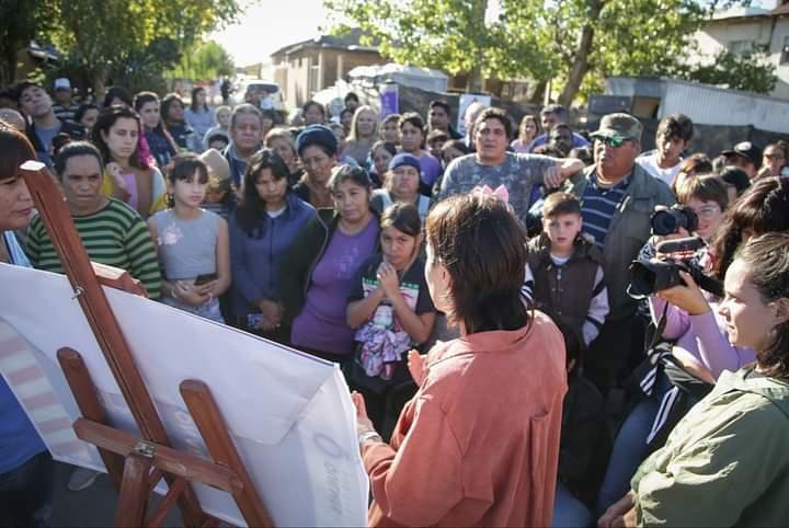 MAYRA Y FERNANDA MIÑO RECORRIERON OBRAS DE CLOACAS Y PAVIMENTACIÓN QUE SE REALIZAN EN EL BARRIO LA RESISTENCIA DE EZPELETA OESTE 2