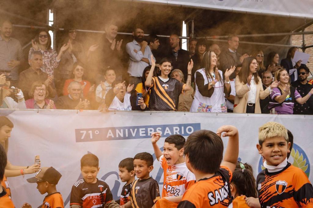 MAYRA EN EL 71º ANIVERSARIO DEL BARRIO LA PAZ (4)