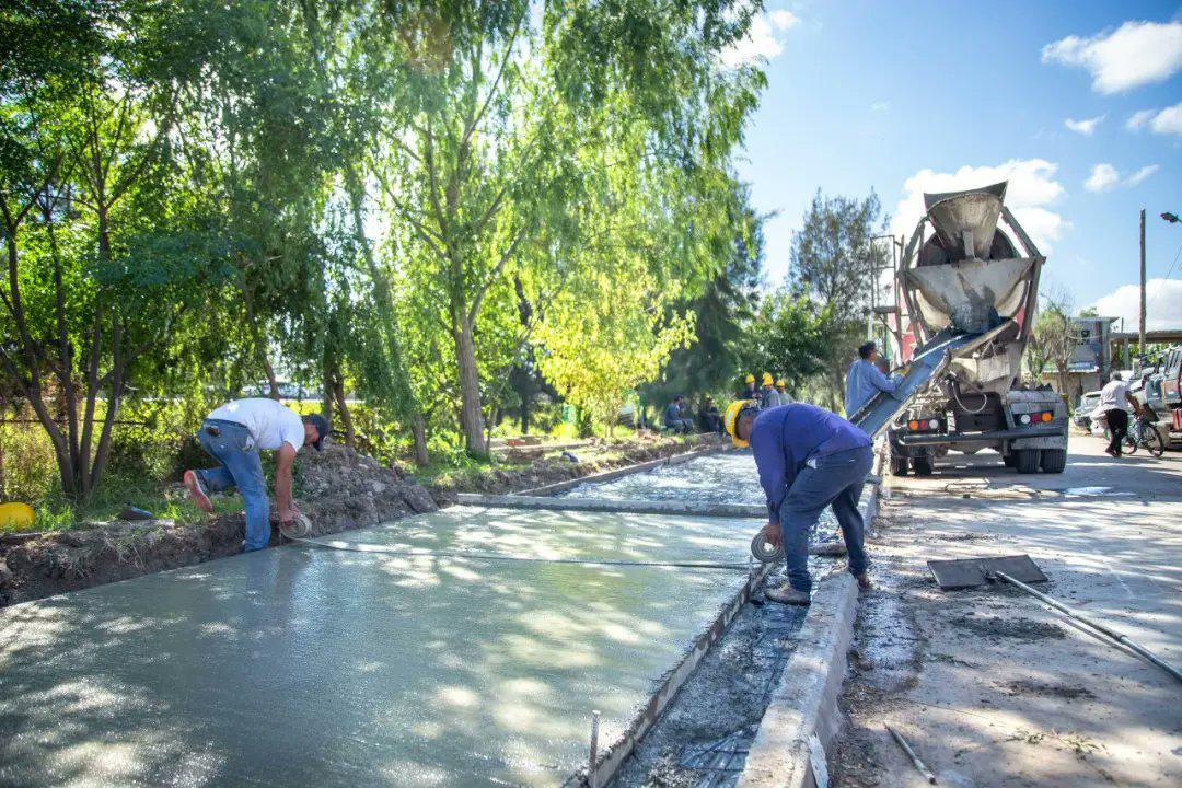 COMENZÓ LA CONSTRUCCIÓN DE UN PARQUE LINEAL EN VILLA ALCIRA (1)