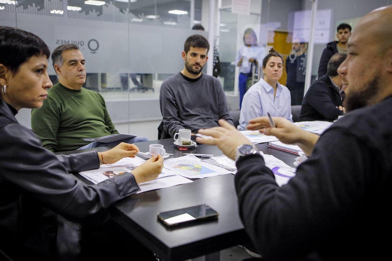 MAYRA CON AUTORIDADES DEL MINISTERIO DE SEGURIDAD BONAERENSE 4