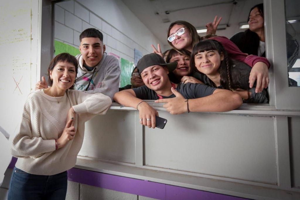 MAYRA ENTREGÓ NETBOOKS 4