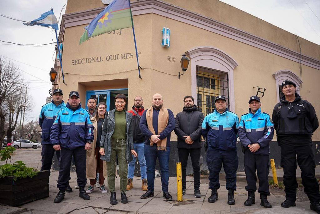 MAYRA SUPERVISÓ UN MEGAOPERATIVO DE SATURACIÓN POLICIAL EN EL BARRIO LA COLONIA (4)