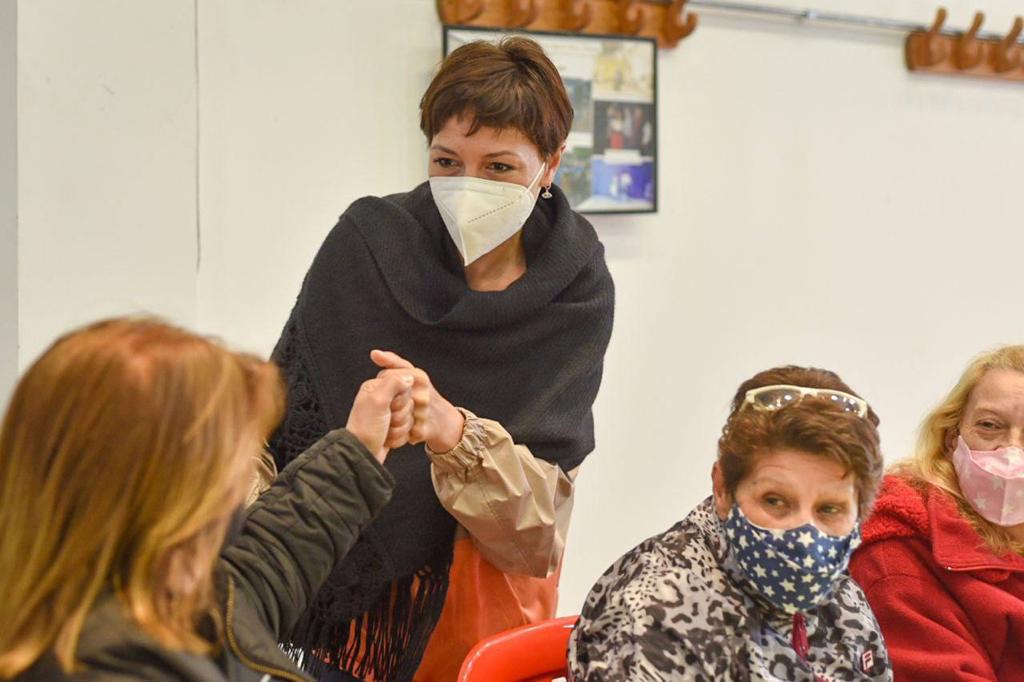 Mayra en el centro de jubilados Villa Esmeralda 4