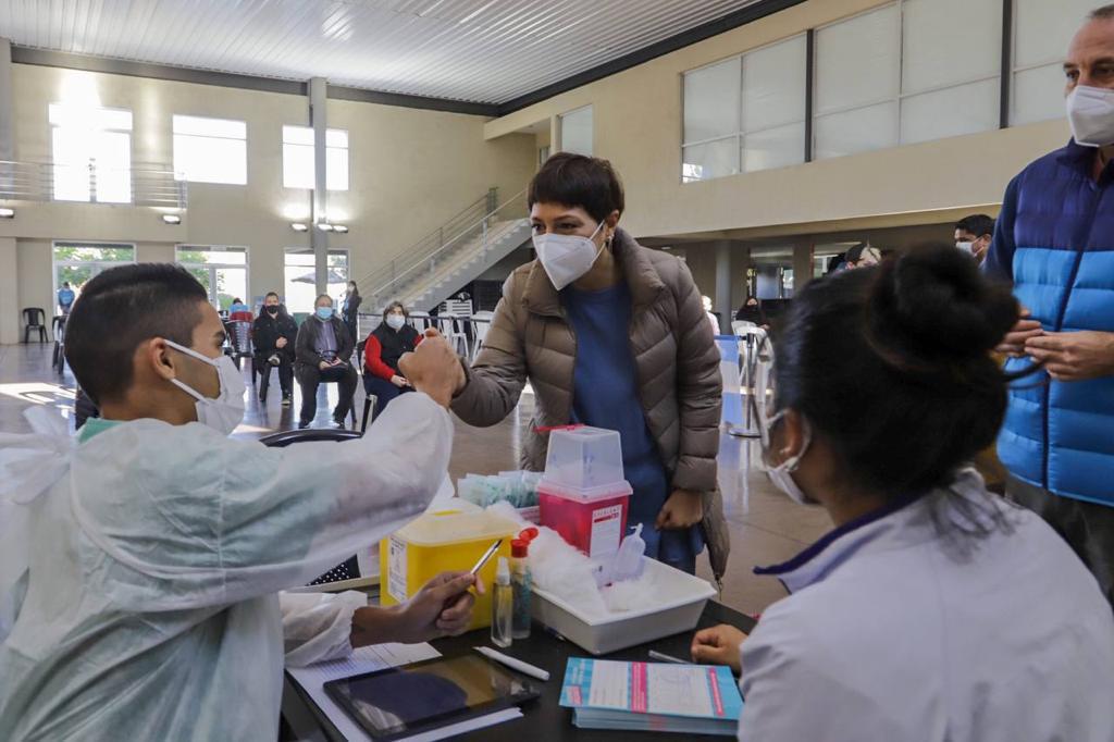 Mayra en el vacunatorio del sindicato del plástico 4
