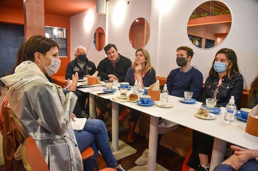 Mayra reunion con comerciantes de bernal 2