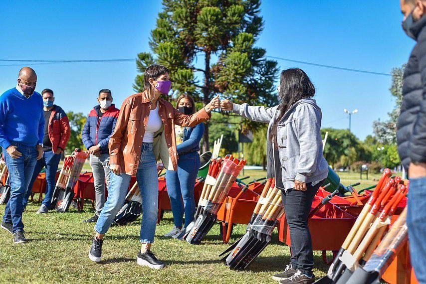 Mayra entregó herramientas a bases operativas 2