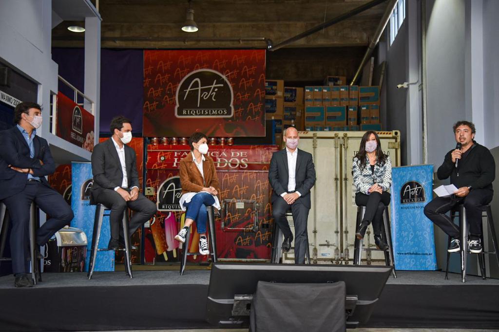 Mayra en lanzamiento pymes en góndola 4