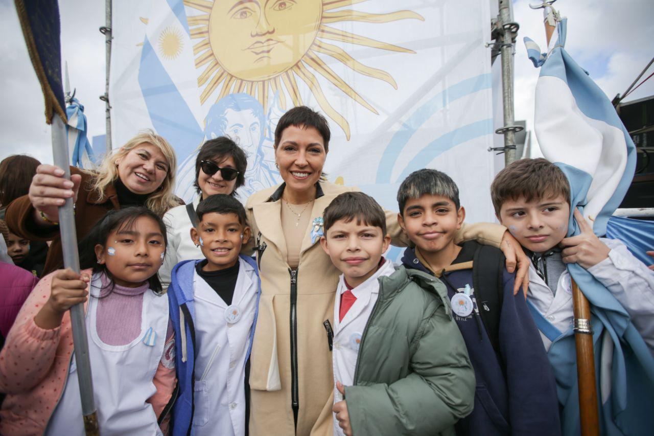 MAYRA PROMESA A LA BANDERA 4