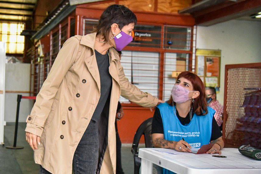 Mayra supervisó el nuevo vacunatorio de la UNQ 4