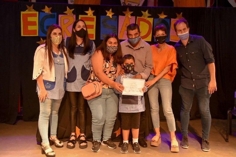 Mayra en el acto de egresados del Jardín de Infantes Municipal Nº 2 de Solano (3)