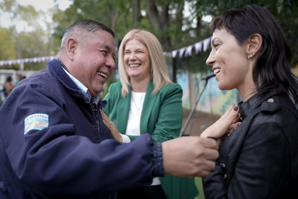 MAYRA Y MAGARIO ENTREGARON ESCRITURAS 3