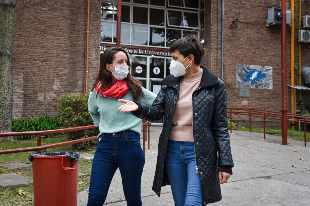 Mayra y Trotta en inicio de obras aulas unq 4