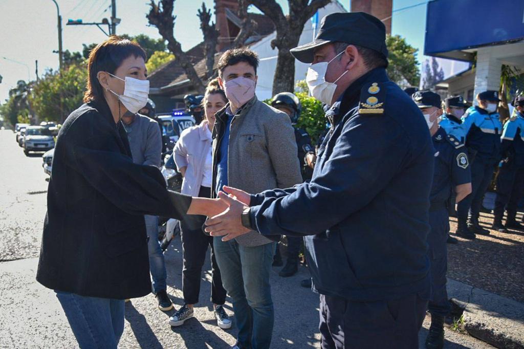 MAYRA VISITÓ LA COMISARÍA NOVENA DE QUILMES OESTE Y DIO INICIO A UN NUEVO OPERATIVO DE SATURACIÓN POLICIAL (4)