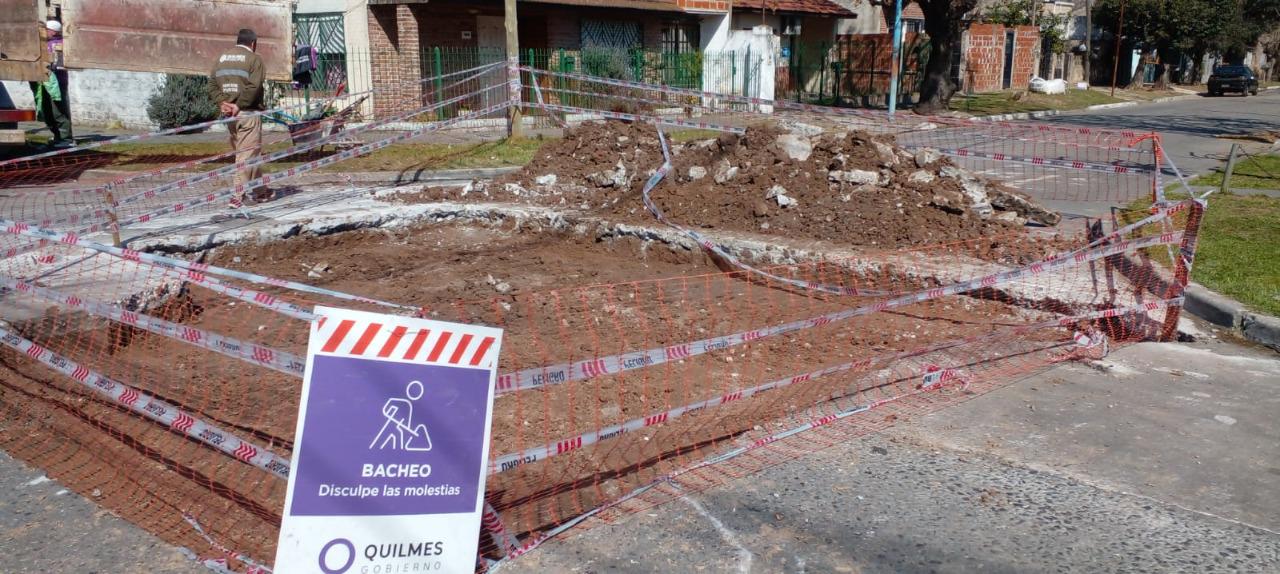 EL MUNICIPIO CONTINÚA CON LOS TRABAJOS DE BACHEO EN QUILMES OESTE (3)